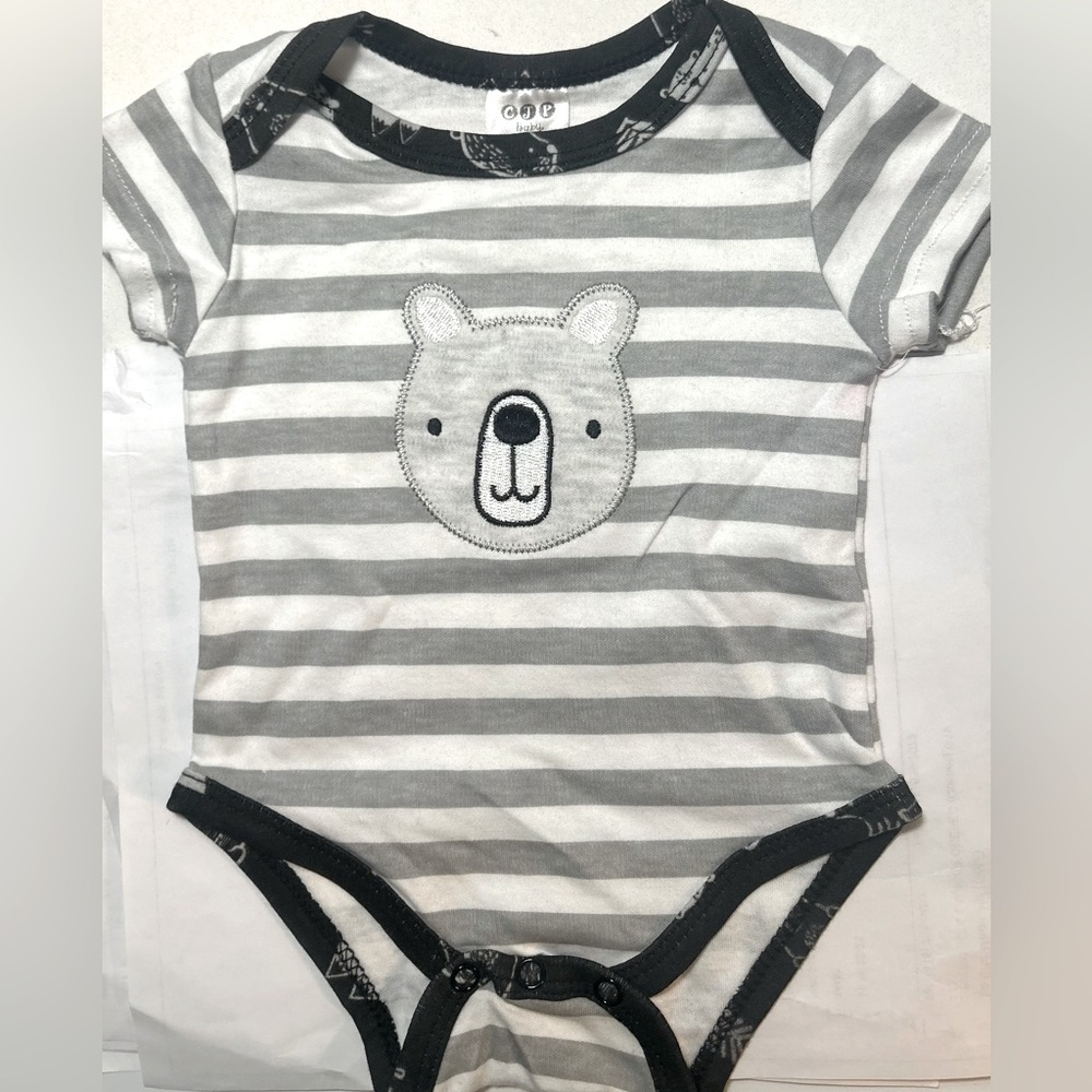 💫NWT CJP Baby NB Onesie Short sleeve with Bear print on front